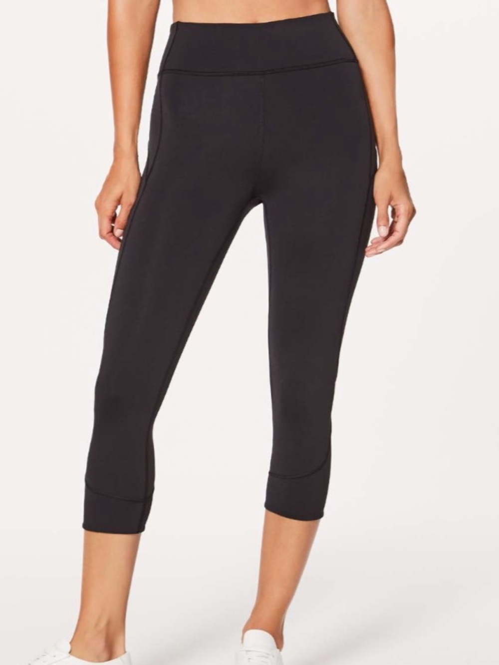 Lululemon In Movement Crop *Everlux 19"